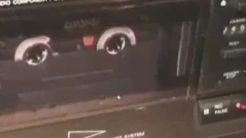 Denon DRM-400 playing Hothouse Flowers (Revised Version)
